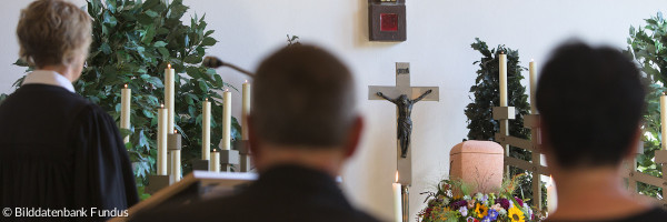 Bestattung Trauerfeier Begräbnis Urne Friedhof 24